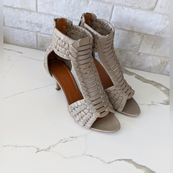 GIVENCHY taupe woven leather heels - Picture 3 of 10